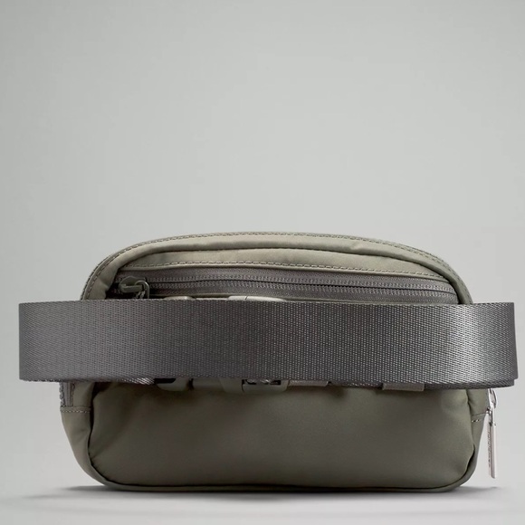 NWT Lululemon Grey Sage Everywhere Belt Bag! - Picture 7 of 9